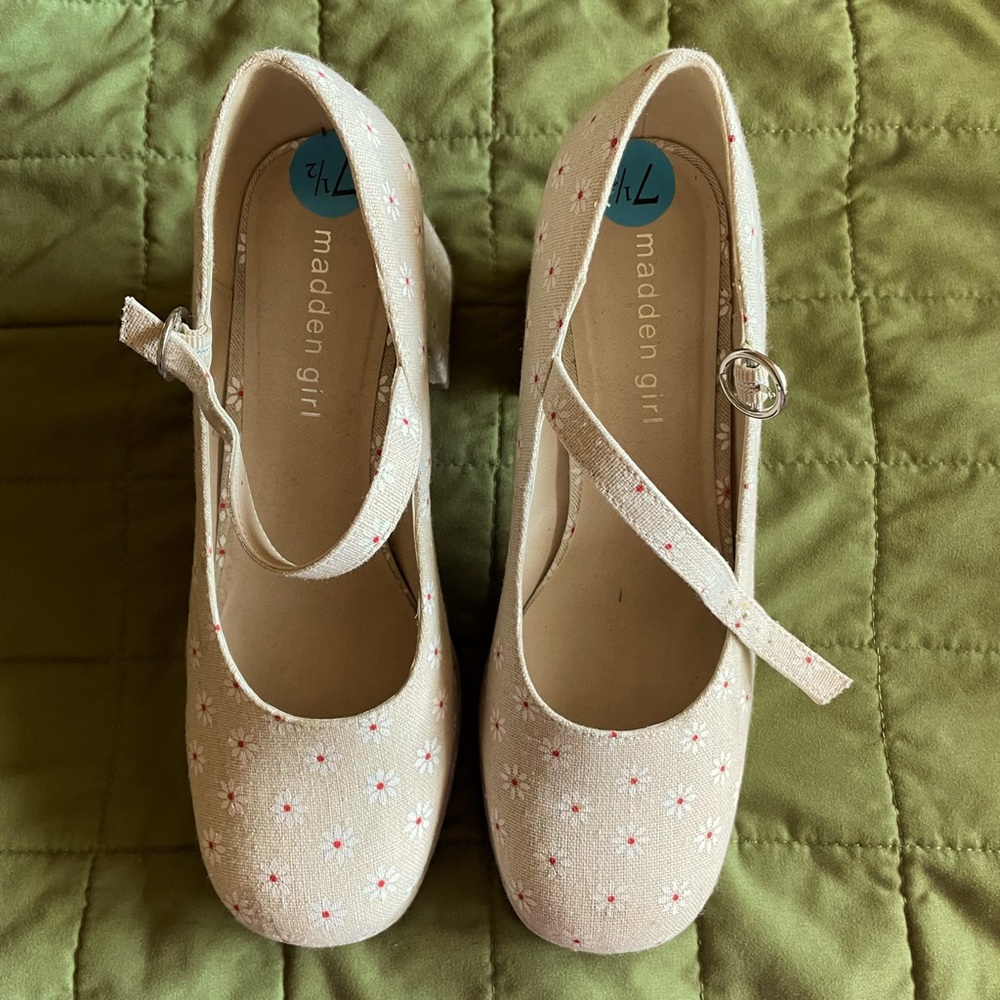 Madden Girl flower chunky heels. Size 7 1/2